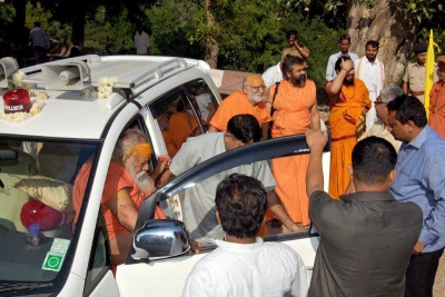 Shankaracharyaji's  visit 10-12-2011 (5).jpg
