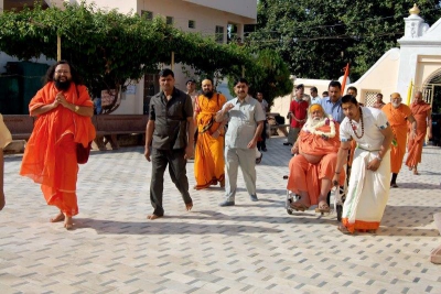 Shankaracharyaji's  visit 10-12-2011 (8).jpg