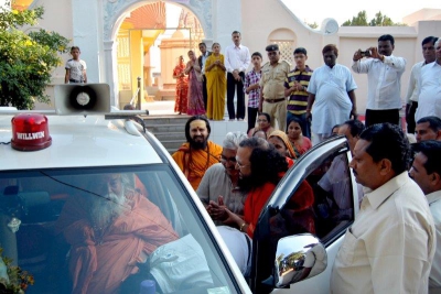 Shankaracharyaji's  visit 10-12-2011 (34).jpg